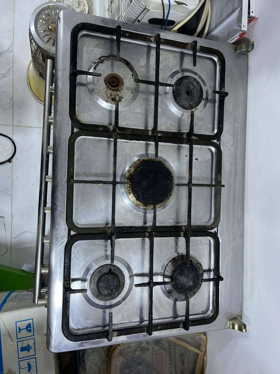 السلام عليكم ورحمة الله 
غراض بيت مستعمله للبيع 
 
طياخ بللتن 5 عيون ماركة نوال شغاله سعرهه 100 

طباخ ام الفرن 5 عيون بيهه عين محتركه وباقي شغال فرن وعيون باقيه سعرهه 85 

شواية دجاج - سمك شغاله سعرهه 80
مايكروف اصلي سعره 100 

المكان بصره شارع الوفود 
 تواصل عبر وتساب : ***********
