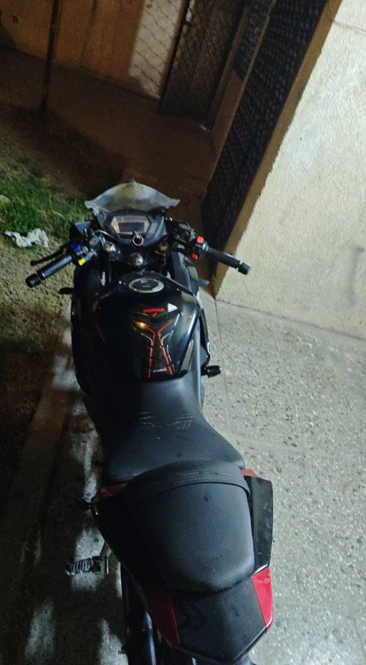 السلام عليكم دراجه دايوان ار 200 ما بيهة نقص سويج بصمة مكاني بغداد الغزالية رقم *********** سعر 1500 مليون وخمسمائة ألف بغداد, العراق
