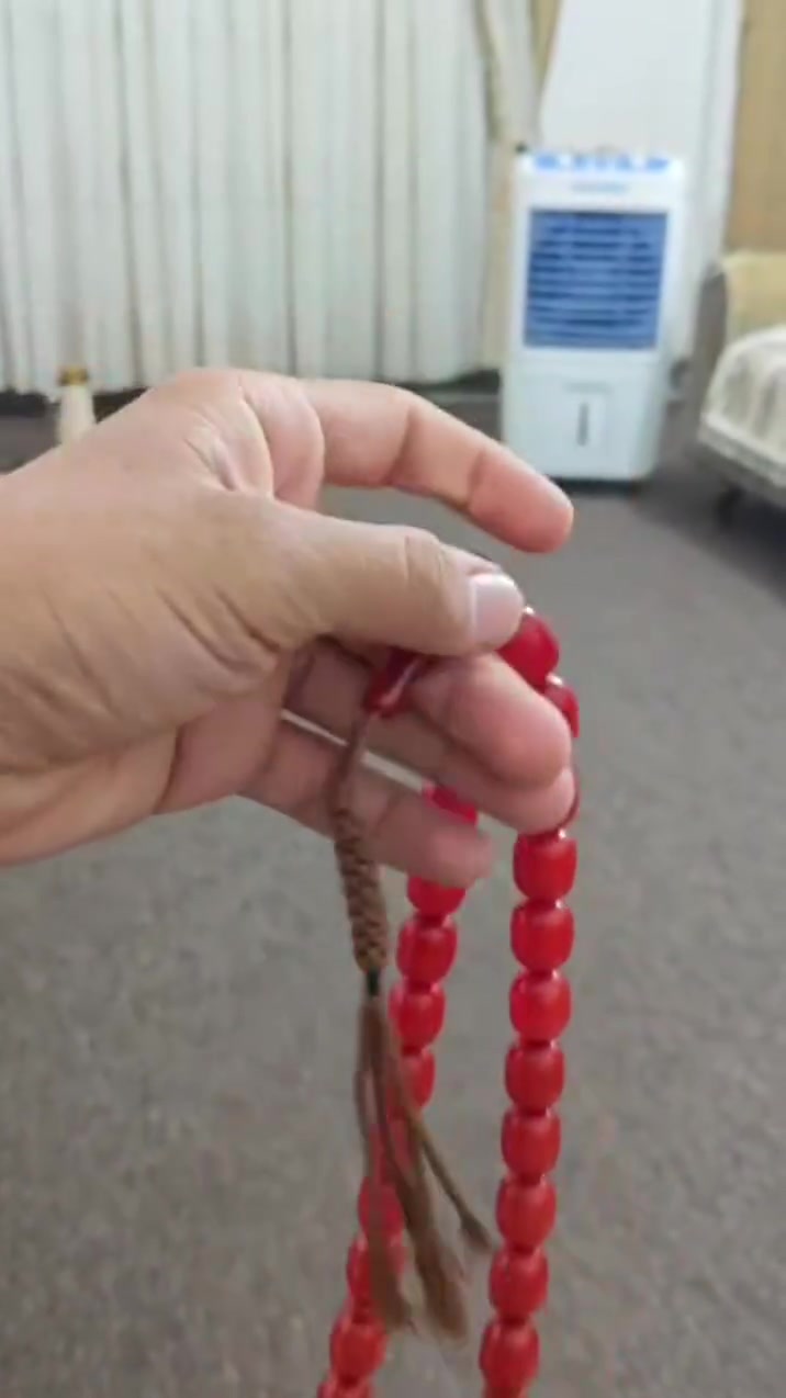 سندلوس ألماني جيكي 

لون أحمر معرگه 

وزن 96 غرام 

السعر وتساب 
***********
