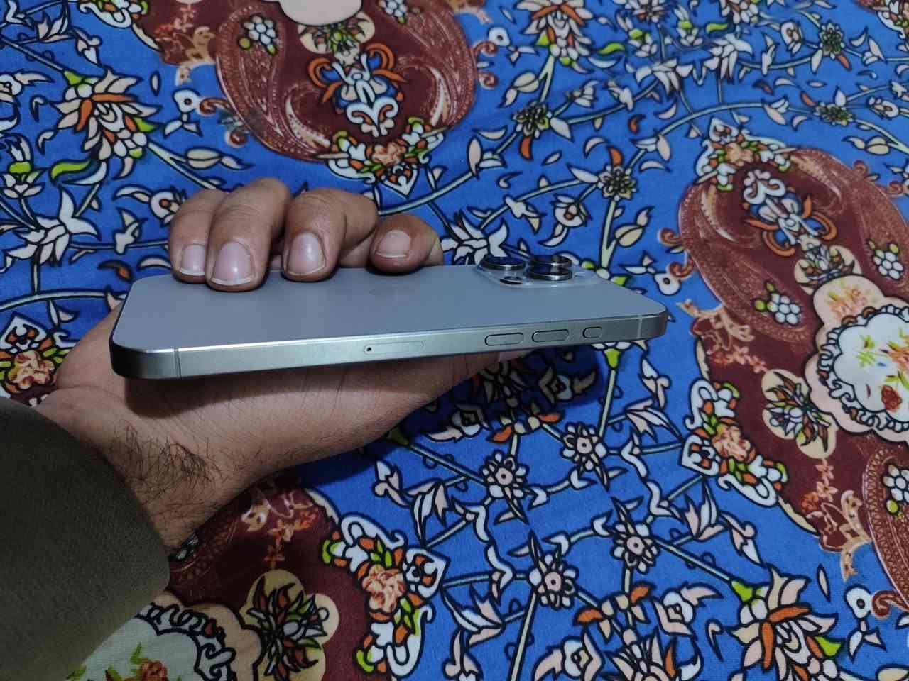 15برو ماكس ذاكرة256 السعر 350 
للاتصال او واتس اب *********** شاشة بلادية شغالة فقط بيهة سواد فوگ بالزاوية تقريبا بگد الفلاش الخلفي مو هواي 
 وعطل بالخريطة بالمعالج مكاني شهربان ومتواجد ابغداد يفيد اصحاب التفصيخ
