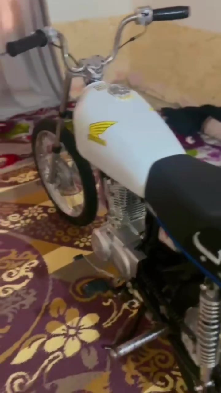 سيجي نامه انضف من لتصوير كلك شاصيها اصلي ماطور جامد مامفتوح مكاني نجف مشخاب تفاصيل اكثر خاص سعرها 500 وبيها مجال حك جيتك ♥


**إذا كنت صاحب هذا الإعلان وتريد حذفه لأي سبب، رجاءا أرسل رسالة إلى الدعم الفني**