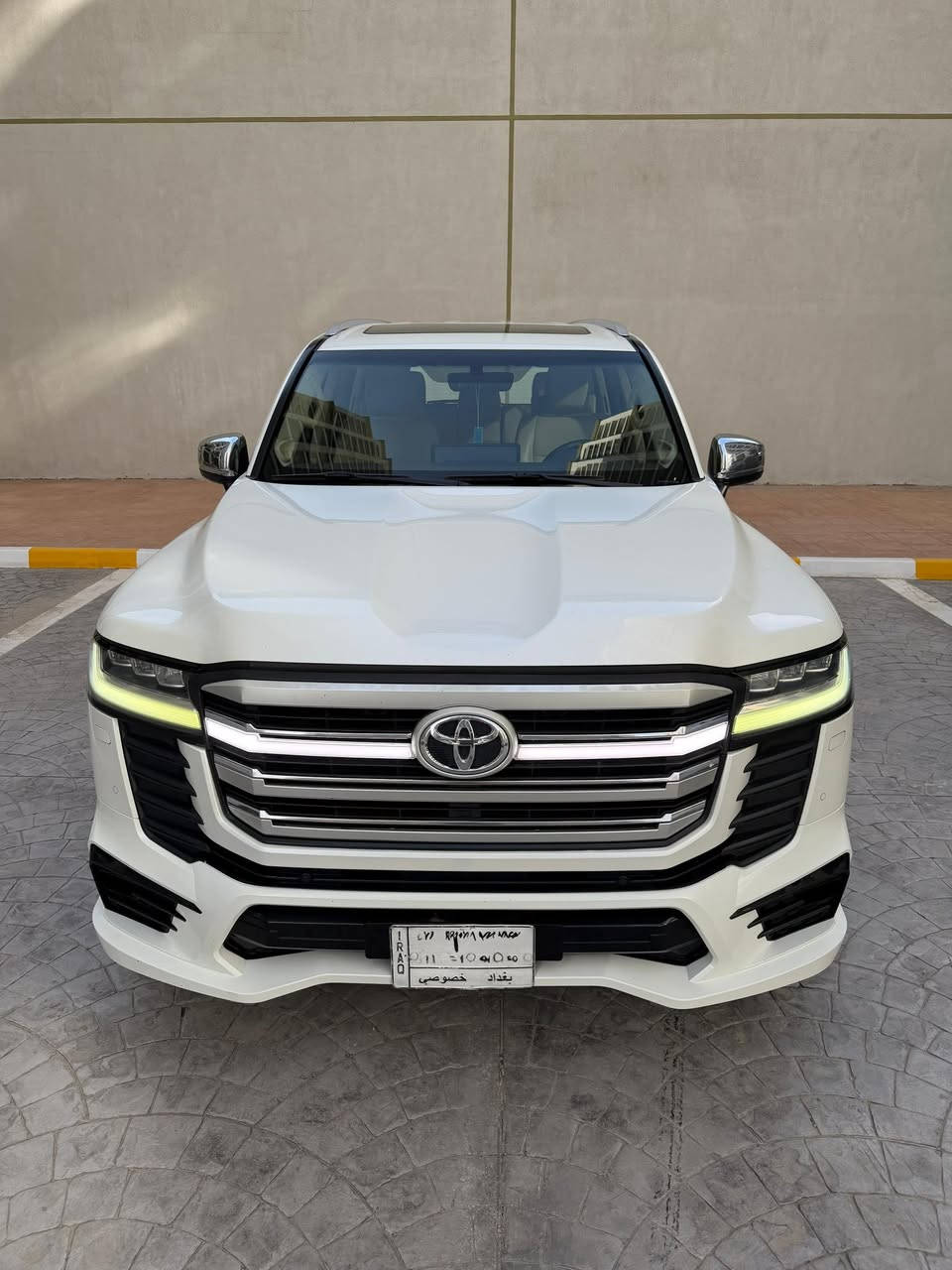 السلام عليكم 
لاندكروز ٢٠٢٢ vx بريم رقم بغداد السياره بيها مكانات بارد بسيطه فقط السعر 570$ 
***********
