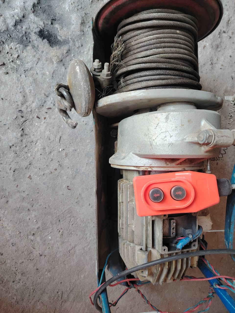 للبيع السعر 200 بي مشكلة بالكلج بس ما صلحتة *********** الكورك بي واتساب ***********
