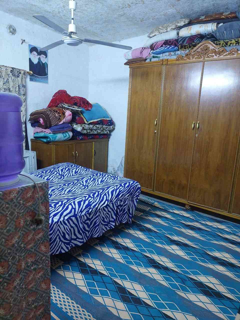 السلام عليكم بيت بلحميديه بل بدايه عل المشروع مساحه تقريبا ٨٠ متر بناء بلوك استقبال وغرفه ومطبخ وترك وحمام وطرمه السعر ٢٠ وبي مجال رقم ***********
