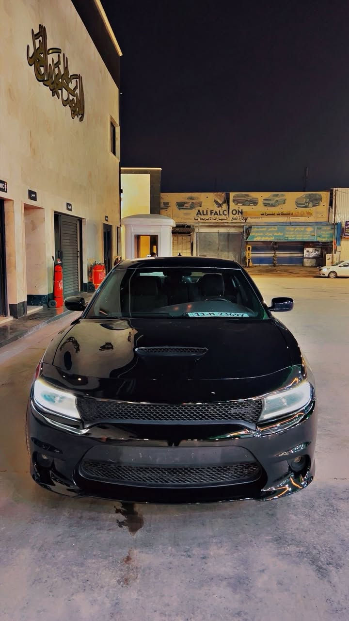 جارجر 2016 RT
السعر 168 ورقه وبيها مجال 
السياره بيها قطعه صبغ وقطعتين تبديل نفس اللون 
يعني أبيع 3 قطع 
جاملغ خلفي وباب وبنيد فقط 
المواصفات 
شاشه جبيره 
كشنات حضن 
حساسات 
شفتات 
كشن كهرباء 
ماشيه 74 الف 
مكينه RT 5700 
السياره ستوك
عنواني زيونه 
*********** رقم صاحب السياره 
غير متواجد عالفيس
