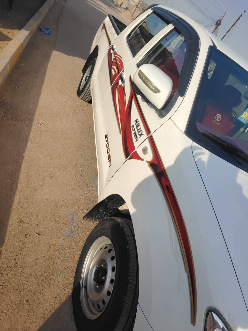 السلام عليكم  سياره هايلوكس موديل 2011 رقم وسنويه بغداد مجدد رقم الإنكليزي السياره جديده مكفول كفاله عامه كلها وضع شركة مامفتوح ماشيه ١٦٠ حقيقي الشراي يتصل على رقم ***********
