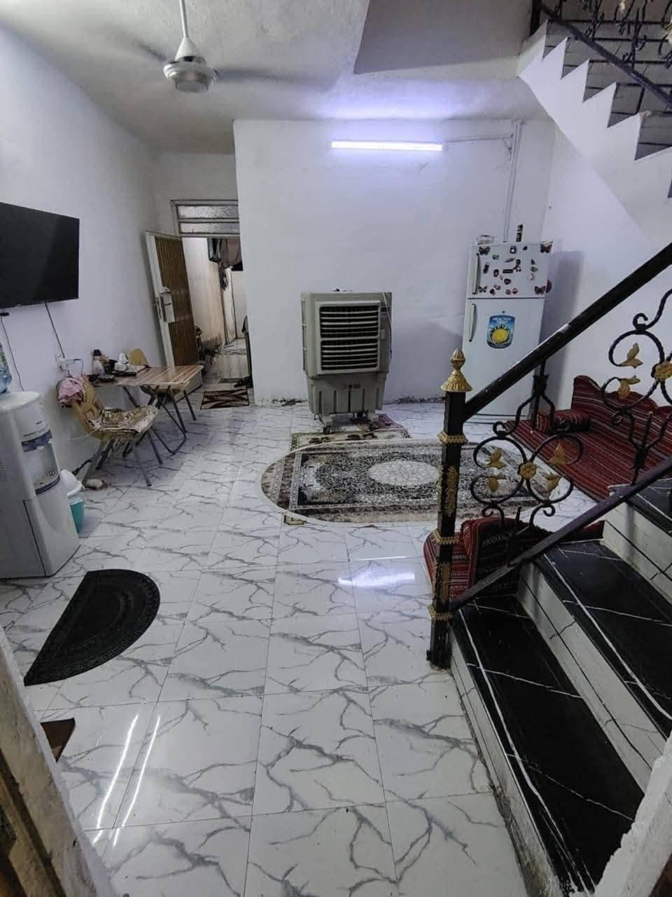 دار للبيع طابو زراعي سند ٢٥ المساحه ٩٠ متر واجهيه ٥ النزال ١٨ طابق ونص الاول صب مسلح الطابق الثاني سكف سندويش مكون من غرفتين الطابق الأول غرفه نوم وصاله واستقبال  ومطبخ وحمام داخلي وترك بصف الغرفه
دار للبيع طابو زراعي سند ٢٥ المساحه ٩٠ متر واجهيه ٥ النزال ١٨ طابق ونص الاول صب مسلح الطابق الثاني سكف سندويش مكون من غرفتين الطابق الأول غرفه نوم وصاله واستقبال  ومطبخ وحمام داخلي وترك بصف الغرفه 
الطابق الثاني غرفه نوم وبلكونه وحولي الدرج وسطح خلفي موقع الدار الكرغوليه مقابيل أسواق اسطنبول السايد الواحد بيت نضيف وكامل خدمات ماء كهرباء تبليط وقريب الشارع العام السعر ٥٥ بي مجال استفسار ***********
