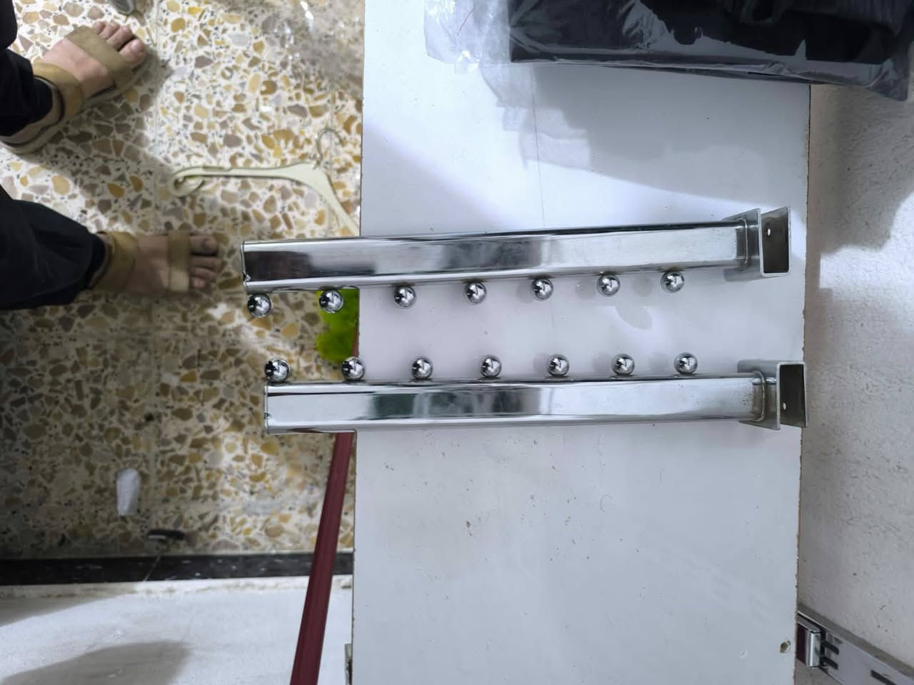 #لـلـــــبيع
ستاند ملابس تعليك عدد 100 قطعه 
هوك تعليك مساطر عدد 18 قطعه 
شمعه تعليك ملابس دائري كامله ارتفاع 3 متر 
للإستفسار أكثر إتصل ***********
العنوان /حي الإمام الصادق ع #مــيـســان_الــعــمــاره
