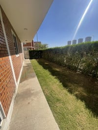 شقه ارضيه مع حديقه خاصه ومسيجه.. الاتصال ٠٧٧٠٠٠١٩٧٦٣