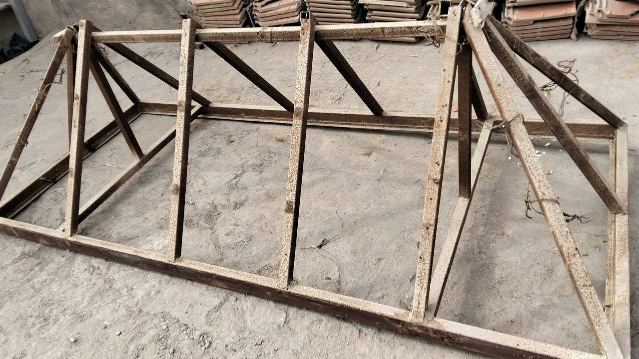 السلام عليكم...
قرميط ايطالي للبيع تقريبا 50 قطعه ب40

حديد نوعيه ثقيله ب 50 وبيه مجال 

***********
