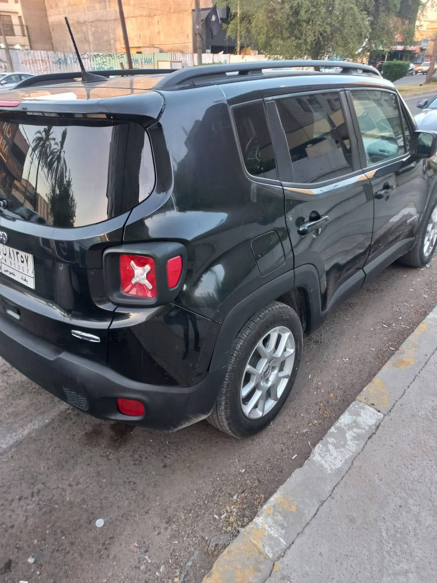 السلام عليكم 🌹
للبيع سيارة جيب رينيجيد (Jeep Renegade)  

رقم بغداد — الاستخدام جامعي وخفيف فقط

🔴 المواصفات:

• فئة Latitude  

• موديل 2019  

• بصمة تشغيل  

• سايد بريك بصمة  

• تحكم ستيرن (ستيرن ملتي)  

• شاشة + بلوتوث + USB  

• كاميرا خلفية  

• كروز كنترول  

• سنسرات  

• تكييف ممتاز (ثلج)  

• زجاج كهرباء + مرايا كهرباء  

• محرك اقتصادي وقوي  

• ماشية 46 ألف كم فقط

🔴 الحالة:

الضرر فقط جامغ (أضرار خفيفة) وصور الحادث مرفقة  

السيارة نظيفة جداً من الداخل والخارج

🔴 السعر المطلوب: 13,500 دولار  

قابل للتفاوض بالمعقول عند المعاينة

📞 رقم الهاتف: 0774443059  

📍 المكان: بغداد / الكرادة

ملاحظة: الرجاء الاتصال فقط 🌹


**إذا كنت صاحب هذا الإعلان وتريد حذفه لأي سبب، رجاءا أرسل رسالة إلى الدعم الفني**