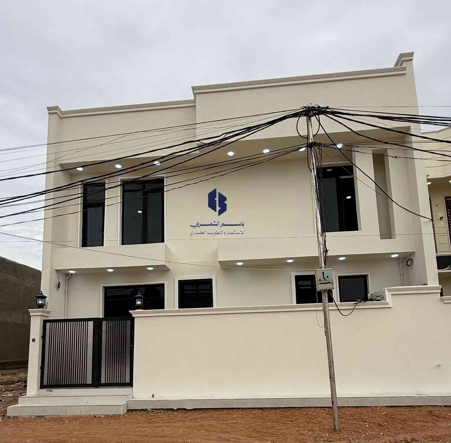 🏠 دار سكني فاخر للبيع 🏠

دار سكن بمواصفات عصرية فاخرة وبناء وفق أحدث الطرق الهندسية الدقيقة.

📍 الموقع: منطقة المدراء ، موقع مميز جدا _ خلف هيئة النزاهة 
📐 المساحة: 135 متر مربع، واجهة 11 متر.
🏢 التصميم: طابقين كونكريت مسلح، غير مسكون، يحتوي على 3 غرف نوم

✨ ميزة إضافية: تصميم عصري ومجهز بكل وسائل الراحة الحديثة.

لا تنسوا الاشتراك والمتابعة ليصلكم كل ما هو جديد في عالم العقارات!
____
                          المراجعة 
     ♦️♦️♦️مجموعة باسم الشمري♦️♦️♦️
      ♦️♦️للاستثمار والتطوير العقاري♦️♦️
الفرع الاول/بغداد،القادسية،قرب مجمع الوزراء
الفرع الثاني/الديوانية،الجزائر ،الشارع الخدمي،مقابل تقاطع أم الخيل
الفرع الثالث/الديوانية،العروبة،شارع  المتحف
____
للأستفسار الاتصال على📲
قسم المبيعات 📠
***********📱
***********📱

📲 حمّل تطبيق باسم الشمّري العقاري الآن من Google Play:
👉 [https://play.google.com/store/apps/details?id=com.basemShamry.app](https://play.google.com/store/apps/details?id=com.basemShamry.app)
🍏 قريبًا على App Store
