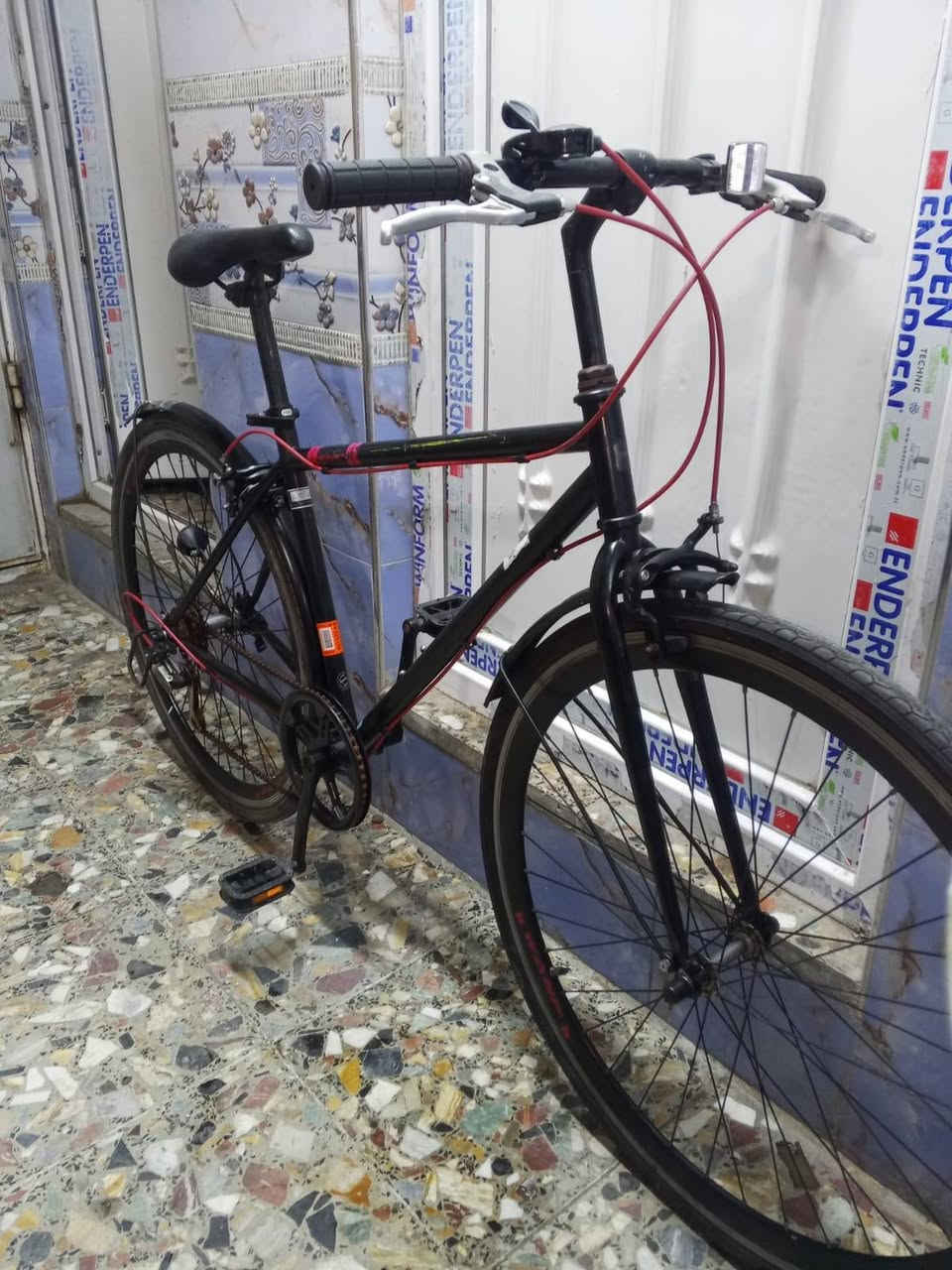 بايك بالة ياباني كامل من اي نقص حجم الإطار 700c x28 معدن حديد مخفف ويالة المنيوم طبقتين سستم شيمانو كير بريكات  كلشي شغال دراجة وضع حاوية السعر ١٠٠ مكاني بغداد مدينة الصدر ***********
