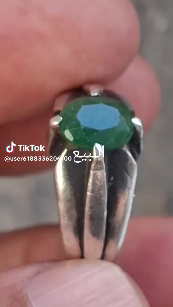 زمرد للبيع قياس 22 السعر 100 قفل
عنوان بغداد مدينه الصدر ***********
