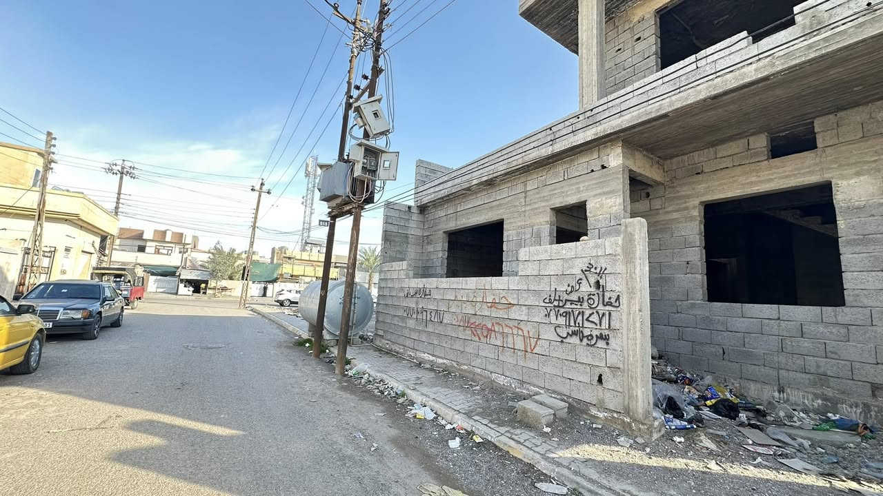 هيكل طابو صرف - حي الخضراء 

مساحة 100 مربع  واجهة 10 

الهيكل طابق ونصف  - يحتوي على 2 غرفة نوم - استقبال - مطبخ - صحيات - صالة ). وقابل لاضافة بناء 

السعر مناسب مناسب

الـِبــٌرجـــــس لَـلــعـقـار
خبرة تحمي استثمارك العقاري – منذ عام 2004

العنوان📍 كركوك – حي الواسطي
قرب عيادة دكتورة سلوى البياتي

📞 ***********

موقع المكتب 👇
‏https://maps.google.com/?q=35.419258,44.343327

نستقبل عروضكم السكنية والتجارية في جميع مناطق محافظة كركوك

‎رابط الگروب الخاص بمكتبنا 
‏https://www.facebook.com/groups/1485688405145852/?ref=share_group_link
