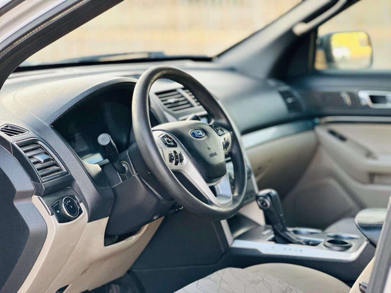 للبيع فورد اكسبلور موديل ٢٠١٢
وارد امريكي حادث حافه البنيد والباقي مكفول كفالة عامة 
مواصفات :-
تحكم ستيرن 
مثبت سرعة 
مانع انزلاق
كشن كهرباء
رمز سري   
٣قطع تبريد 
٧راكب 
مكينه ٦بلادي
رقم بغداد انكليزي باسمي 
تبريد وكير مكفولات حدادية ٨٠٪؜ 
بيها تبخير قليل بالمكينه لاستيك ولف
السعر ١٢٥ عنوان النجف للاستفسار ***********
