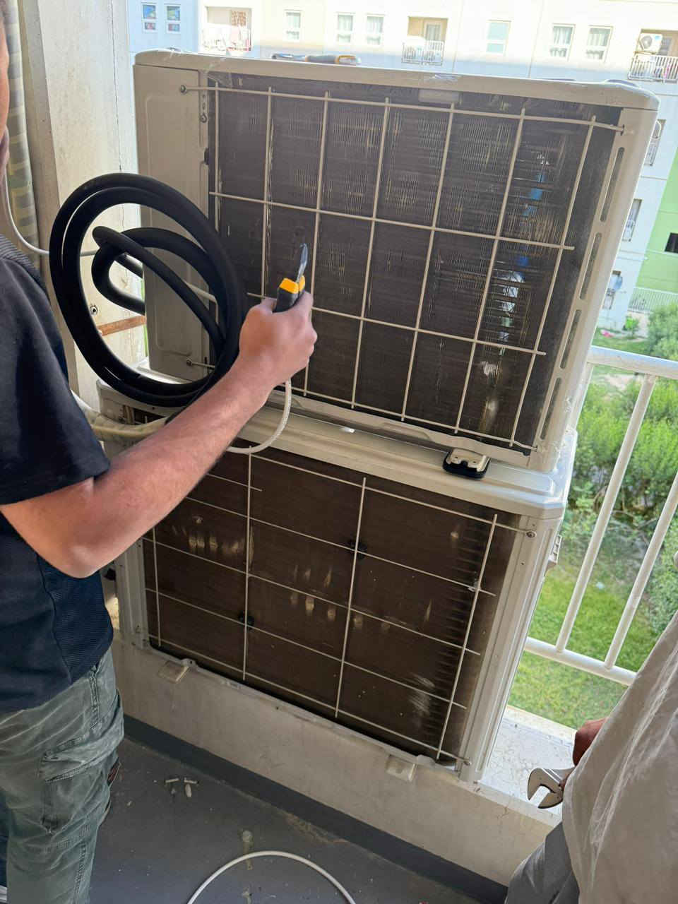 السلام عليكم كادر بسمايه 
يوجد شد فتح غرف نوم 
يوجد كادر سبالت تنظيف 
يوجد شد فتح سبالت 
تنظيف وتنظيم بالكون 
لدينا كادر متكامل نجيك وين ما انت سياره حمل موجود 
اتصل ودلل *********** وتساب مندوبه العمل 💪👷💪
