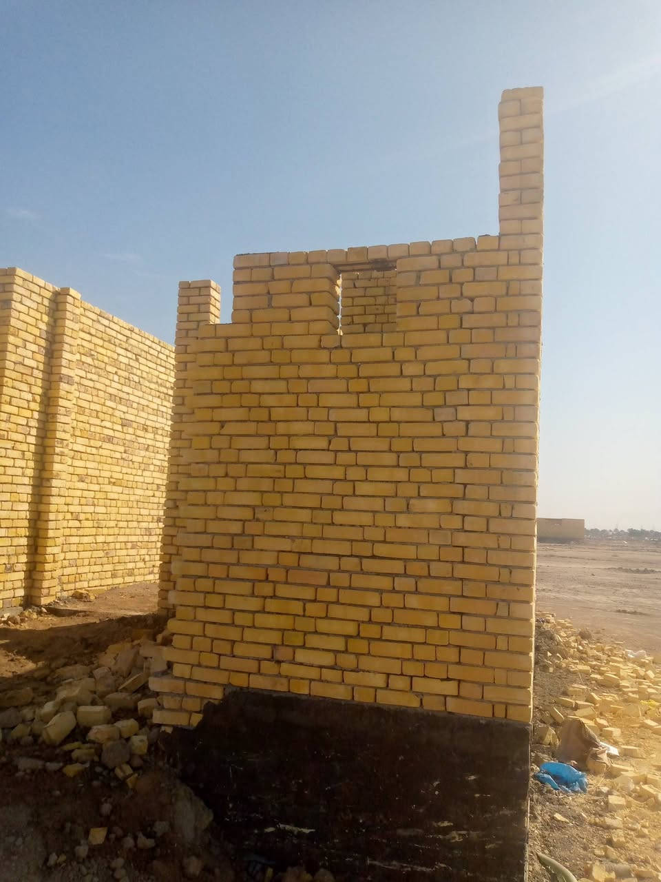 هيكل امامي مساحة 100م واصل للسكف ديوانية وصالة و وغرفة و مطبخ و صحيات ومنور وحمام داخلي السعر 50مليون وبي مجال العنوان حي الفداء مقاطعة 26 رقم العقار 26284 للاستفسار لاتصال على الرقم بي واتساب ***********
