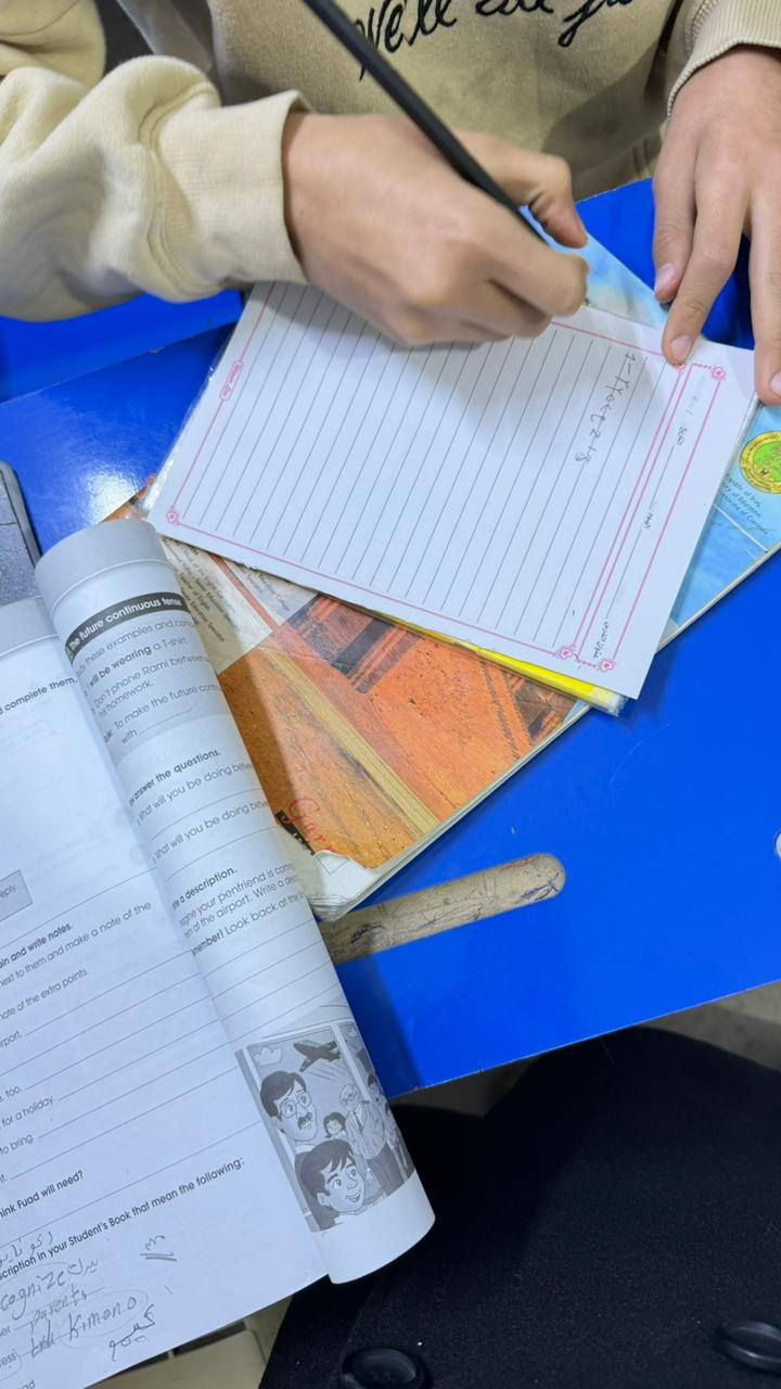 جانب من محاضرات اليوم 

الصف الاول متوسط اللغة الإنجليزية 
الست آلاء كريم 

الصفوف الأولية الست سارة علي 

التميز لدورات التقوية 

العنوان الحرية الثانية فرع دلالية ومطعم ابو خالد القطاع الثاني قطاع أبو داوود 

***********
