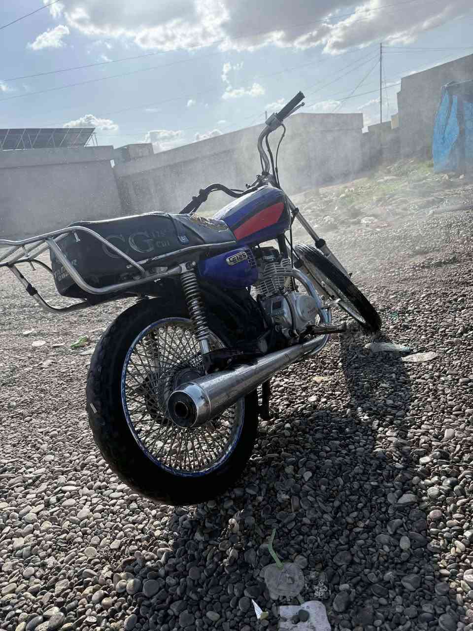 السلام  عليكم  عندي تايكر20 ابل بصمه مراوس 
***********
