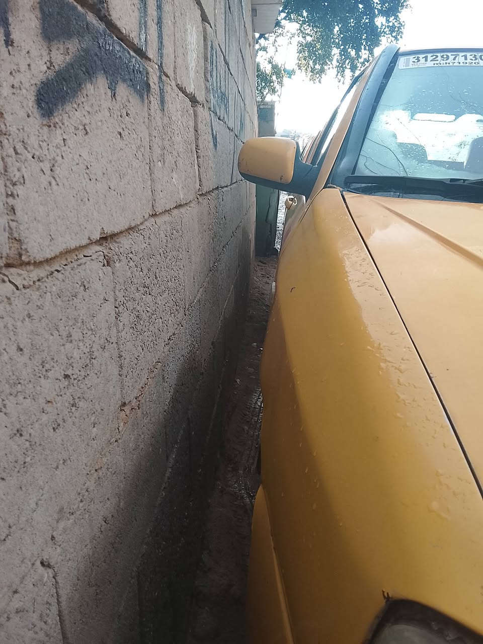 سلام عليكم ورحمه الله وبركاته شيري موديل 2010 سياره بلاديه لاضربه ولا طخه كير ومحرك كورله بيكاجو محرك دهن مامبدل ابيع بي خيط تبخير تخم تاير جواهة ويل عادي سياره احله من لصوره لن صورتهة بدون غسل لن مطر وطين مكاني بغداد تقاطع نهروان راعيهة بلموصل ومسوي وكاله لواحد هم بلموصل عندي رقم ابو لوكاله راعيهة يحول ماعنده اي شكال تريد بدون ابيع بدون تريد تحويل انطيك رقم ابو لوكاله ولوكاله ولمستمسكات كلهن موجودات مصفره غرامات فقط هيئه مامسجله ابيع واقع حال سعر 15وبيهة مجال قليل حك لجيه ذكرت كل تفاصيلهة سياره خير من الله مال شغل *********** واتساب موجود
