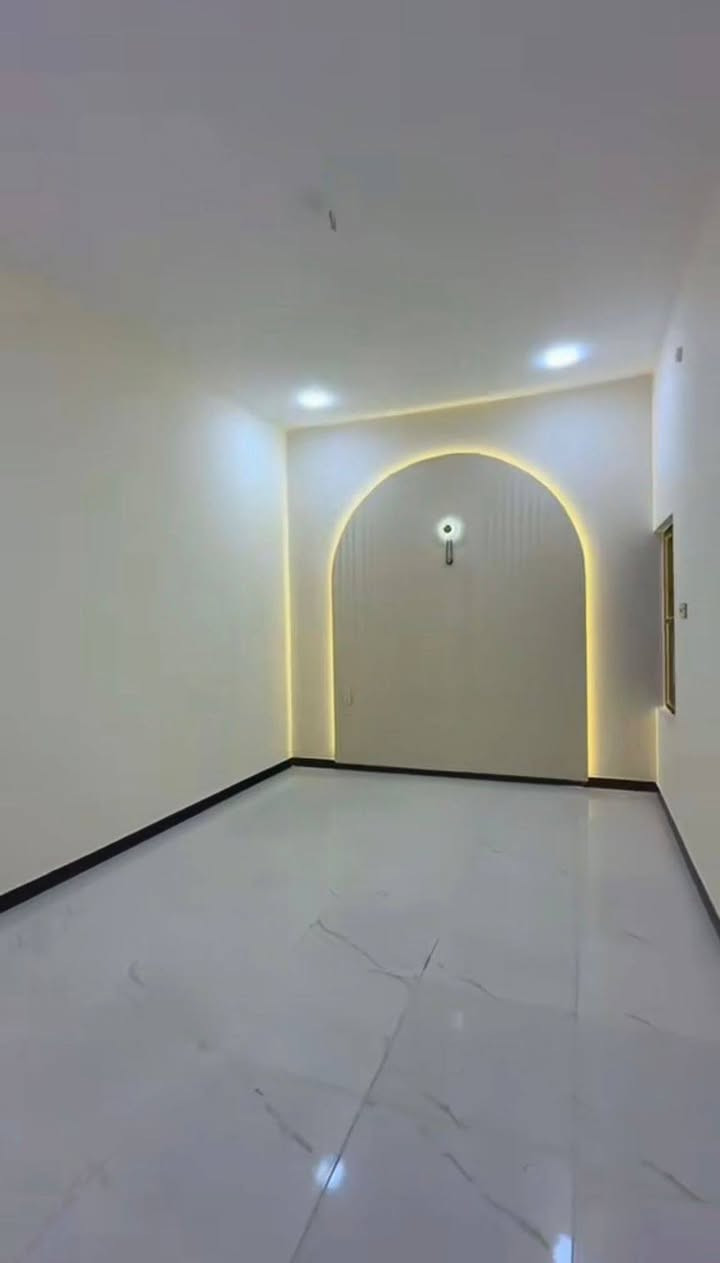 بيتين للبيع المساحة 144 متر سعر البيت 92 مليون 
غرفتين صاله استقبال مناور صحيات مطبخ 
بناء جديد وحديث بناء بلوك 
زراعي صرف البيع مباشر 
متوفره كافه الخدمات
العنوان : شط العرب _ شارع زين العابدين
للتواصل : *********** البصرة, العراق
