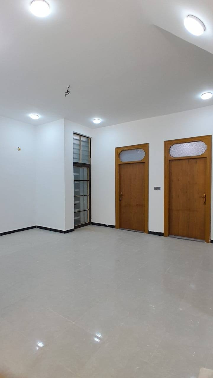 #بيت مساحه  100 متر طابق واحد ***********
بيت كلش نضيف)طابو زراعي سند25 قرار محكمه 📝

عنوان المكتب حي ميسان المرتضي العقارات شارع الزوار 

عنوان لبيت نجف حي ميسان شارع الشيوخ 

 غرفه// مطبخ  // صاله// صحيات داخل وخارج 

وستقبال 

بناء ممتاز// اساس وسقف صب ***********

بناء طابوك شغل درجه اولى🧱 

كل البيت 

كل الخدمات موجوده 

مدارس 

ملاحضه كافت الدور والمساحات والبيوت الكبيره
