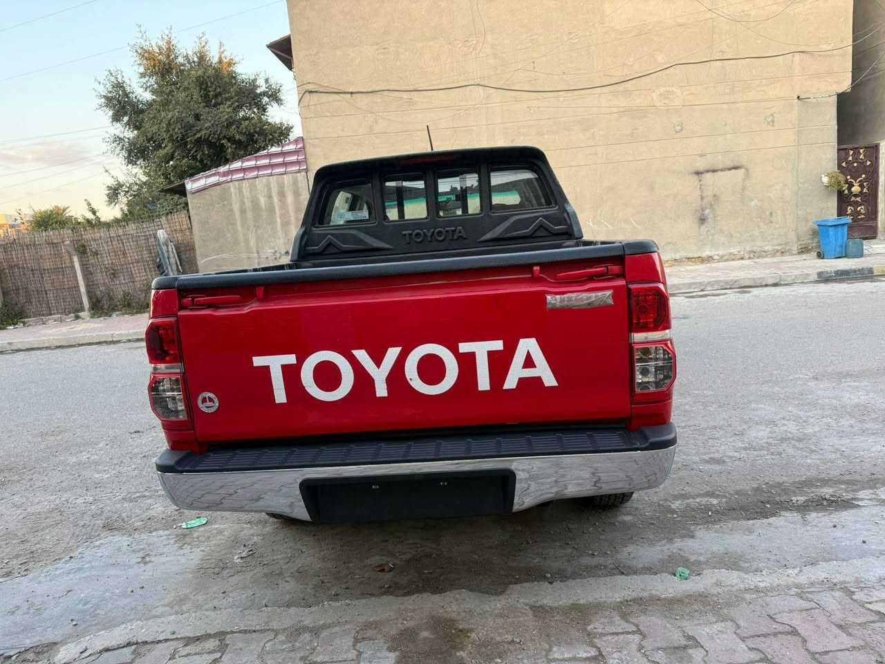 تويوتا هايلوكس بيكم 2015 اصل  فورويل شركة سيد نهرو اصل
سياره مكفوله كفاله عامة من صبغ بارد تبديل وشخط مخزونه
ماشيه 80 KM حقيقي سبير ما نازل سياره كله بوضع الشركه
 سيارة حيل نضيف  رقم اربيل الماني بسمي تحويل مباشر 
تخم تاير مال الشركه برجستون اصلي
 سيارة محرك كير شرط ما مفتوح
كتلوكات الشركه كله موجوده 
فابلون شركه قماره وبنيد اصلي 
ستيكرات الوكالة كله موجوده 
كاعيات الشركه ما مفتوحه ولا مفروشه
السعر 247 ورقه بيه مجال بسيط 
مكان السيارة بغداد
رقم الهاتف ☎️
***********
