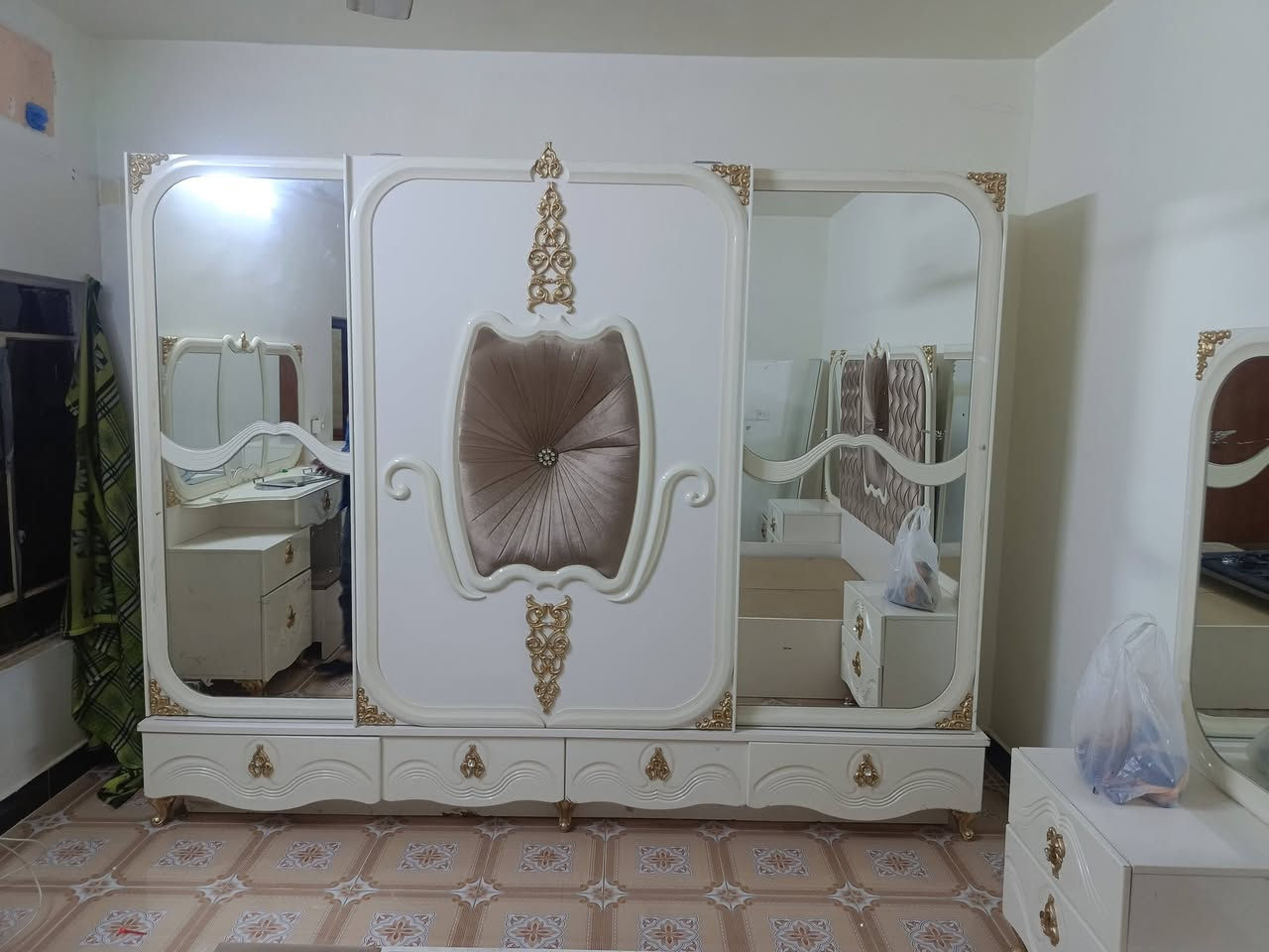 غرفه نوم تركي ملكي للبيع سعر 525وبيه مجال ***********
