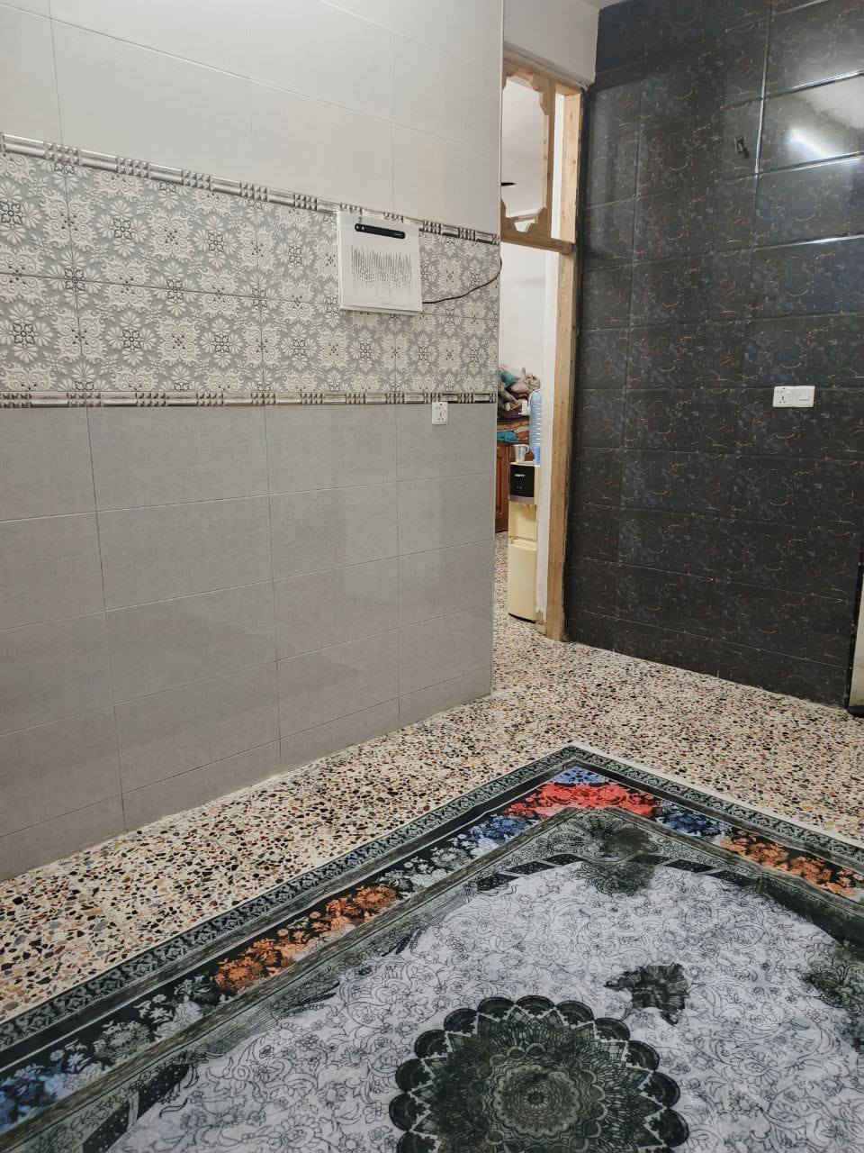 السلام عليكم
نصف قطعه اماميه 72 متر للبيع قطاع 28 طابق واحد ونصف بناء 2025 تحوي على غرفه واستقبال تواليت خارجي وحمام تركي داخلي ومطبخ حار بارد والطابق الثاني فقط غرفه وحمام غير كامله وسطح غير متواجد في الفيسبوك للاستفسار:-***********
