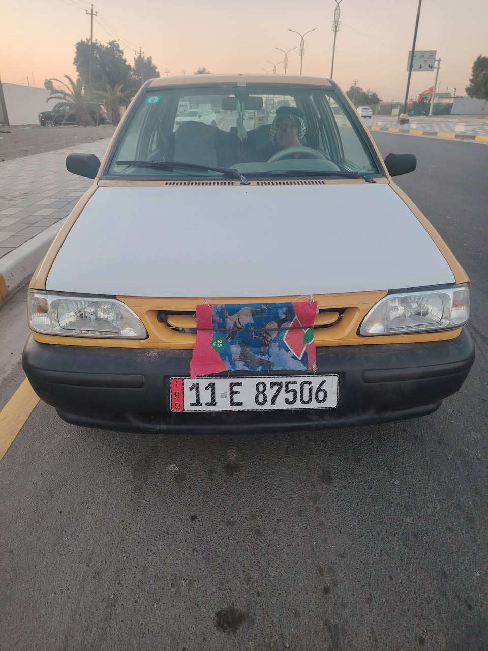 السلام عليكم سايبه موديل 2013 سياره مصفره هيئه وغرمات وهزه جديده ورقم نكليزي مكان بغداد حي النصر مكلف بل نشر رقم صاحب السياره ***********
