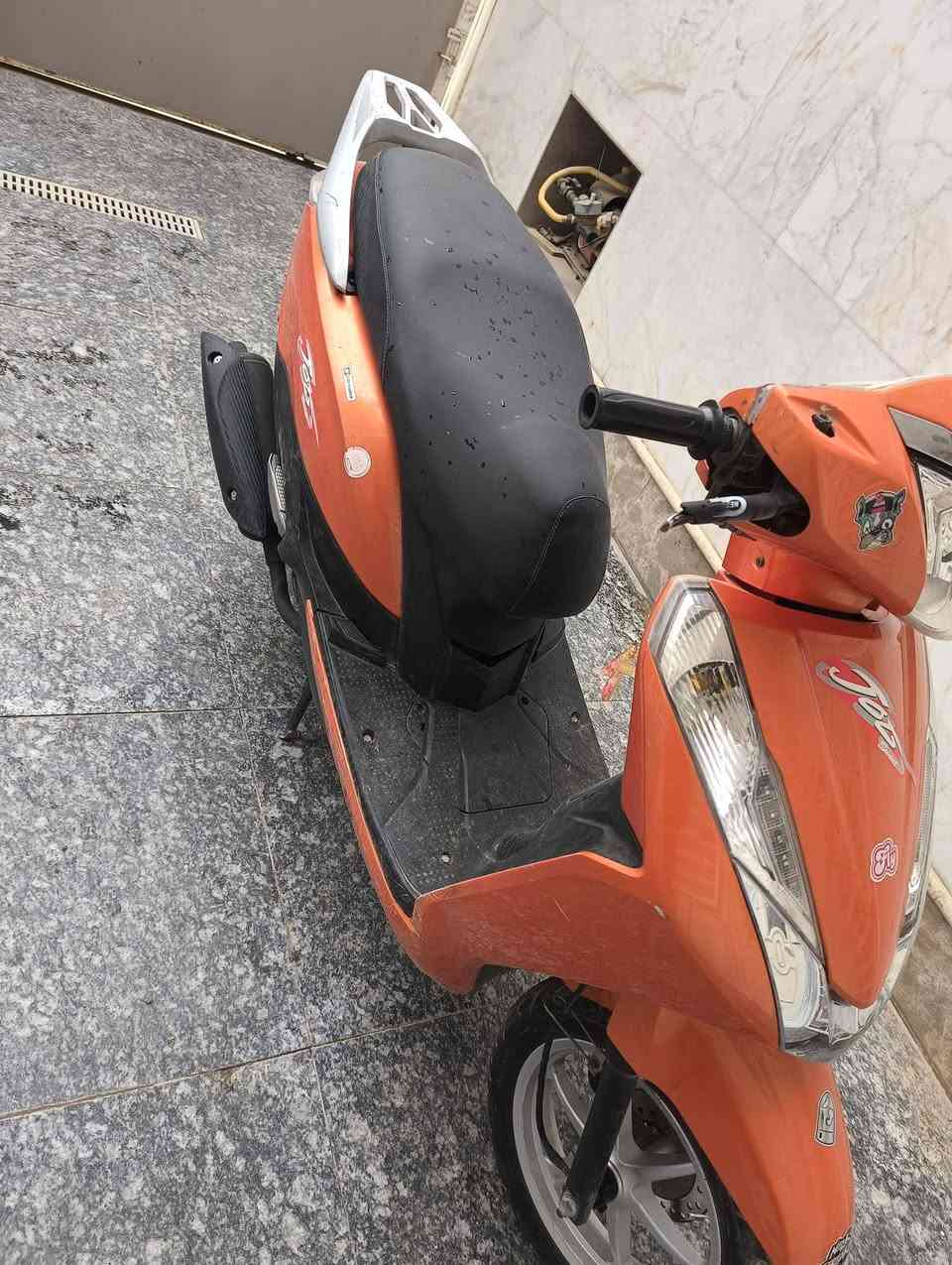 السلام عليكم دراجة للبيع Yamaha JOG  الدراجة شوفت عينك مكينة مامفتوحه دبل اشاير كهربائيات لايت عالي وناصي الدراجة نگرة سلف مال جناي 
مستعجل على بيعتها 
للاستفسار 
***********
او التواصل على الخاص حصرا
