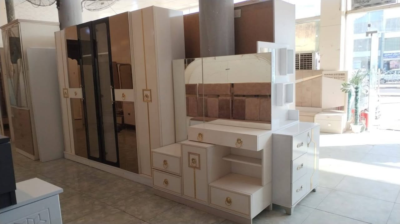 غرفه نوم تركي ٨ قطعه نضافه جيده مستخدمه بسعر مميز
590 الف مع النقل والشد الطابق الأرضي داخل محافظة النجف الاشرف ***********
