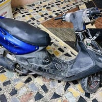 الدراجه شغاله بس ابيع كوم حديد وسعرها مناسب 125 قفل  رقم موبايل 077372...