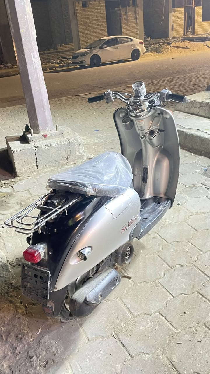 دراجه مصريه السعر 600 وبيه مجال  حاويه صاله اقل الشهر من طالعه من الحاويه الدراجه كلش جديده وكله شغاله وشلعه ومشي وصله موجود الدراجه كله ابلاد مامشيه بعده اخت الزيرو والدراجه شرط الفحص محتاج  واريد ابيع  ناصريه مركز  الرقم ***********
