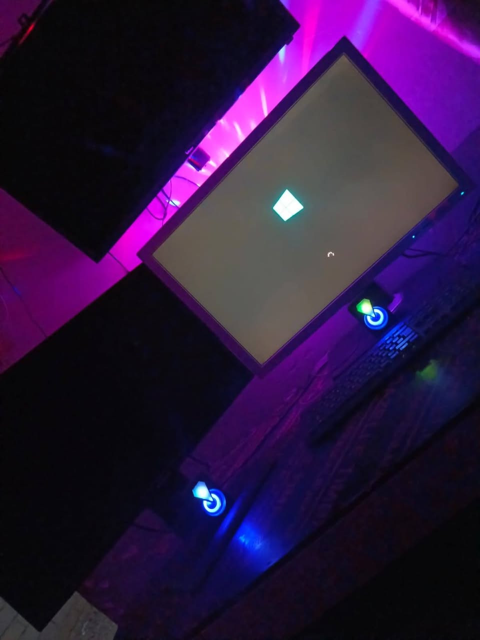 عندي حاسبه تجميعه كامله مواصفات موجوده ب صوره شاشتين حجم 27
سعر :200
مكان النجف الأشرف شارع مطار جديد 
سبب البيع : ماعرف استخدم الحاسبه 
الي يريدها يراسل على هل رقم 
***********
