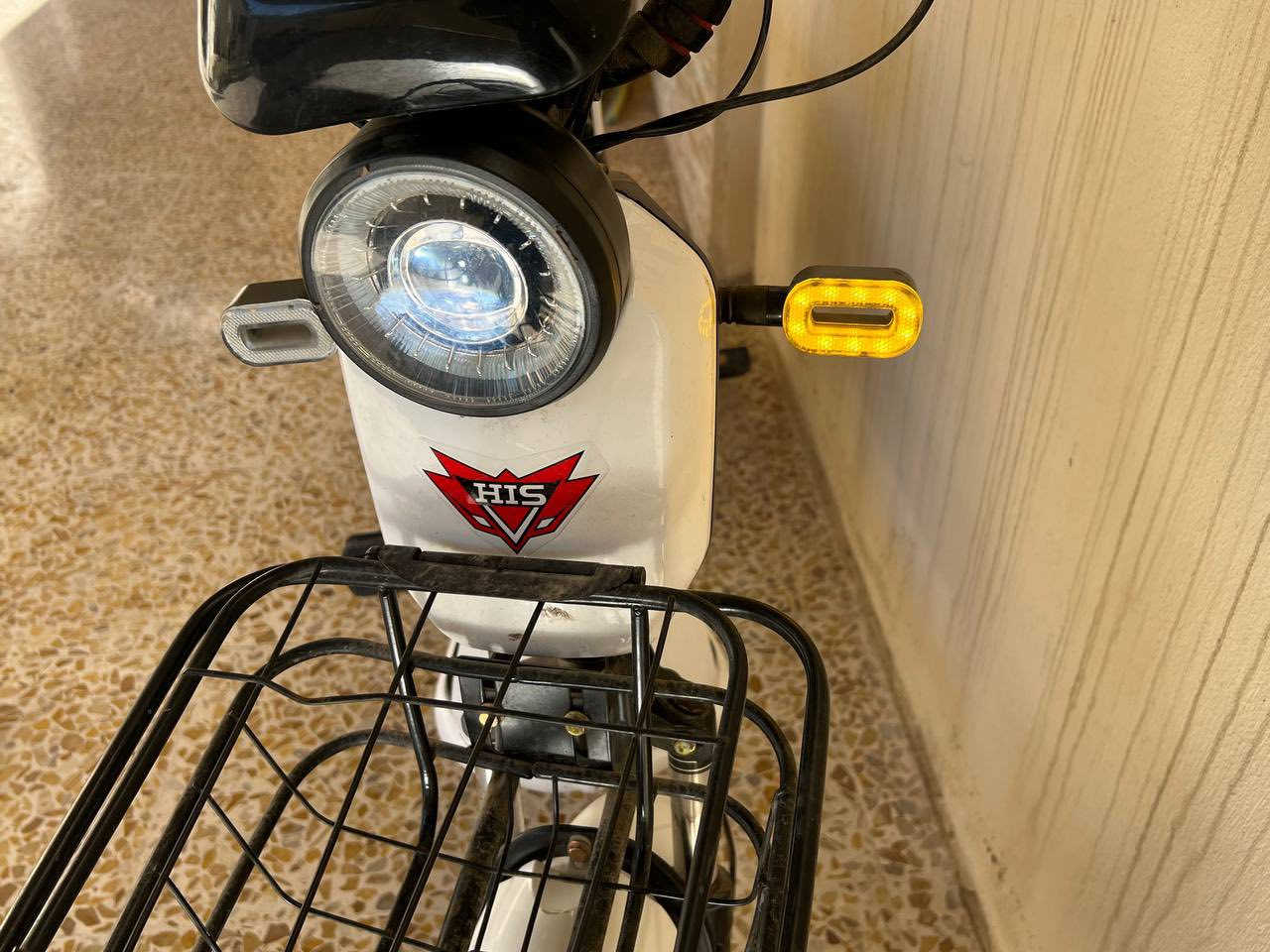 سلام عليكم
بايسكل شحن للبيع بطاريات جديده اني شديتله 5 بطاريات 

السعر 350 وا بي مجال ان شاء الله السعر يرضي الشراي 

التواصل على الواتساب او على الرقم 

***********
