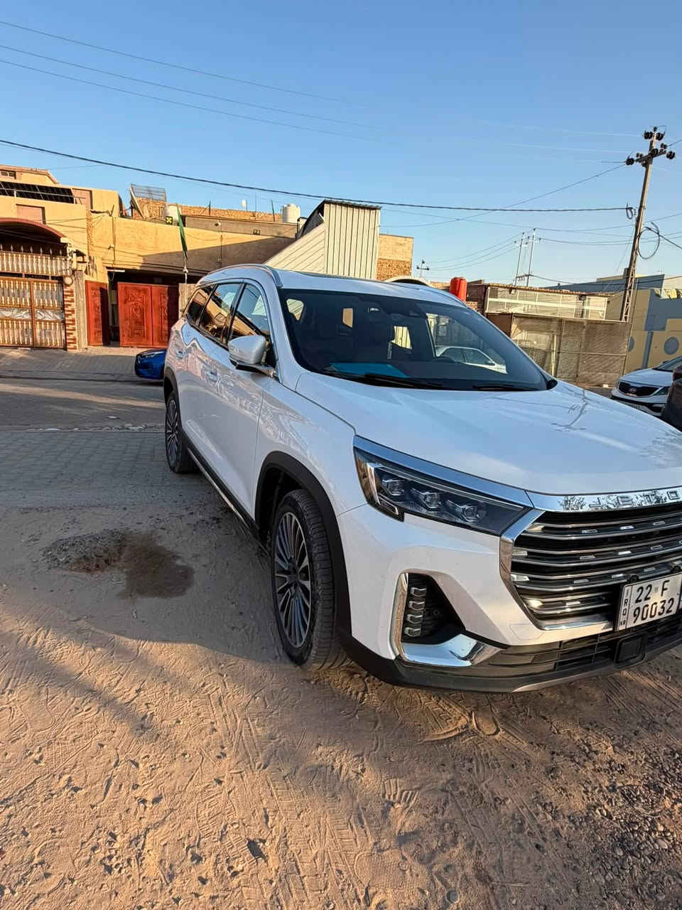 جيتور X90 Plus 2.0L Luxury

رقم اربيل 

الموديل:2024 (خليجي)
العداد:12500 

المحرك: 4 أسطوانات 2.0L تيربو 254 حصان حقن مباشر
عزم الدوران (نيوتن-م): 390
‎ناقل الحركة: اوتوماتيكي دبل كلاتش من 7 سرعات
استهلاك الوقود: 8.1 لتر لكل 100 كم

داخل الضمان 

السعر: 190 وبيها مجال 
السياره مكفوله كفاله عامه حتى من الشخط 

المواصفات:

 *إطارات قياس 20 إنچ
 *فتحة سقف بانوراما 1.1م
 *الصندوق كهربائي بخاصية استشعار القدم والبصمة
 *مثبت سرعة مع رادار تفاعلي
*نظام القيادة شبه الذاتية
 *نظام الكبح التلقائي في حالة الطوارئ
 *نظام تحذير الاصطدام الامامي والخلفي
 *كاميرات محيطية 540 درجة
 *حساسات أمامية وخلفية
 *نقطة عمياء
*نظام تحذير مغادرة المسار
 *نظام المساعدة للبقاء في المسار
 *شاشة عرض ترفيهية و شاشة عدادات رقمية قياس 24.6 إنچ
 *نظام صوتي متطور 8 سماعات من Sony
 *نظام أبل كاربلاي وأندرويد أوتو لاسلكي
 *شاحن هاتف لاسلكي سريع
 *مقصورة الركاب من الجلد الفاخر
 *مقعد السائق والراكب كهربائي
 *مقعد السائق مبرد
 *مقاعد السائق والراكب مدفأة
 *مقعد السائق مزود بذاكرة لحفظ 3 وضعيات الجلوس
 *إنارة ترحيبية مع إنارة محيطية
 *عتبات الأبواب مضيئة
*مصابيح أمامية و خلفية أوتوماتيكية LED مع مصابيح نهارية
 *التكييف التلقائي مع الضوء القريب والبعيد
 *المرايا الوسطية مع خاصية التعتيم
*زجاح مزدوج عزل للصوت
 *المرايا الجانبية قابلة للطي كهربائياً ومدفئة
 *ماسحات الزجاج الأمامي مع حساس للمطر
 *دخول ذكي (بصمة) 
 *خاصية إغلاق نوافذ وفتحة السقف عن بعد
 *نظام تنقية مع الهواء مع فلتر N95
 *مسند الذراع الوسطي مع ثلاجة
 *انماط قيادة متعددة
 *وسائد هوائية امامية و جانبية عدد 6
 *نظام الفرامل الأوتوماتيكي Autohold
 *نظام التحكم بنزول المنحدرات
 
العنون النجف /***********

السعر 190 وبيها مجال
