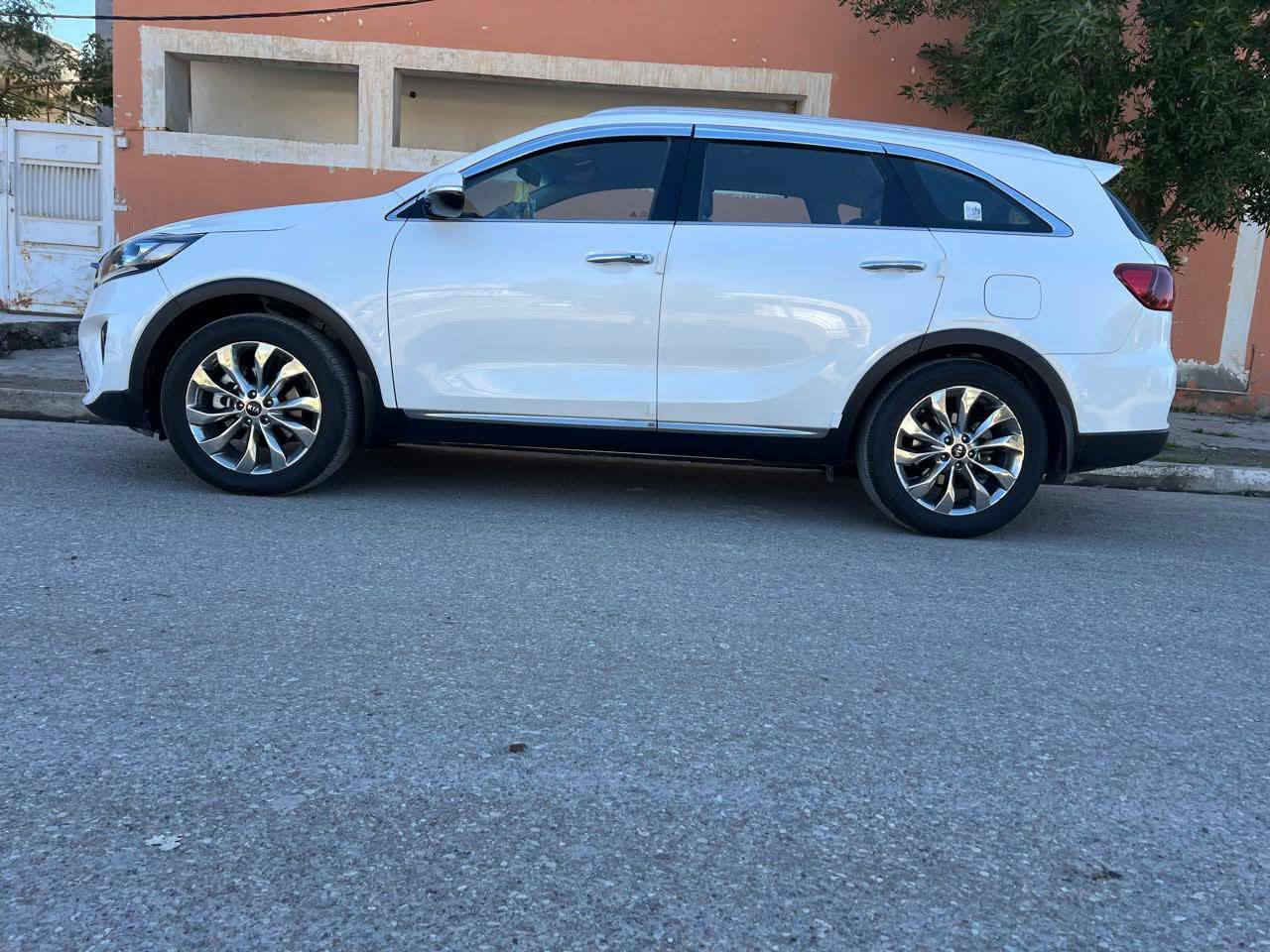 سورنتو خليجي 2019
للبيع او لمراوس 
السونار مرفق 
محرك ٦ سلندر 
رقم ديالى 
٣ قطع تبريد 
٧ راكب 
جنطة كهرباء 
كراسي كهرباء 
 بصمه
 كامرة 
حساس امامي وخلفي 
السعر 235
للتواصل ***********
