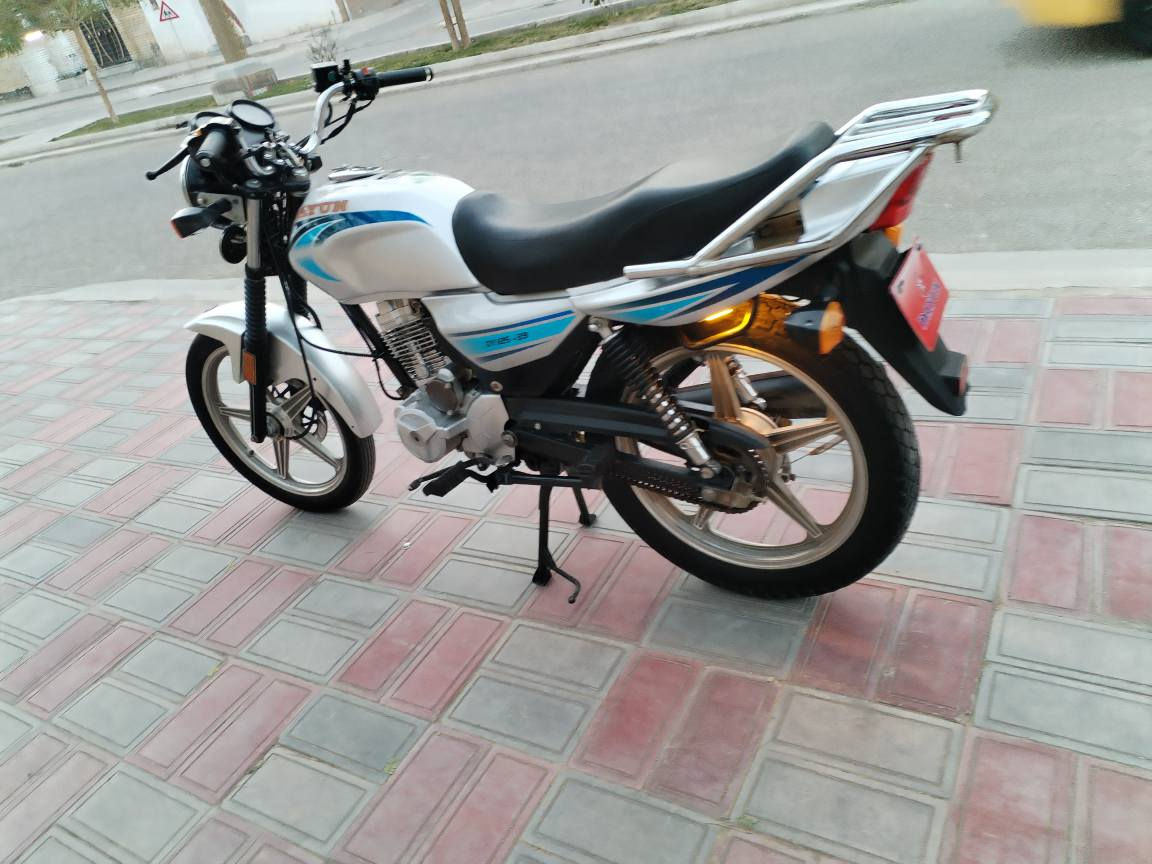 سلام عليكم  
دايوان عضم  اوراق اصولي شرط  الترقيم مداور يم وكيلهه مكتب حسين موديل ٢٢  
 محرك كفاله شرط مافتوح  محرك نضيف شلعه ومعدل شرط الكفاله  كهربائيات كلهة شغاله اشاير لايتات كله شغال بيهة لايت زنون زنجيل جديد الدراجه كلهة جديدة وبل واقع احله من الصور مكان كربلاء حي السلام   السعر ٩٥٠  بلاش وبيهة مجال   للطيبين
***********  بي وتس كربلاء, العراق
