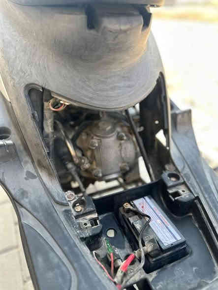 اسلام عليكم 
مكلف بل نشر 
درجه ماكس عدله حاويه صارله 10من نازله من لحاويه 
49بلاديه ما مفتوحه درجه ابد نضافه فلو لا تبخير لا تنقيص جاهزه درجه ختم واحد ويه لمكينه كهربائيّةشغاله من طول لطول  بس ولد محتاج يريد يبيعه 1100وبيه مجال قليل لمكان القرنه العلم  رقم راعيه ***********
