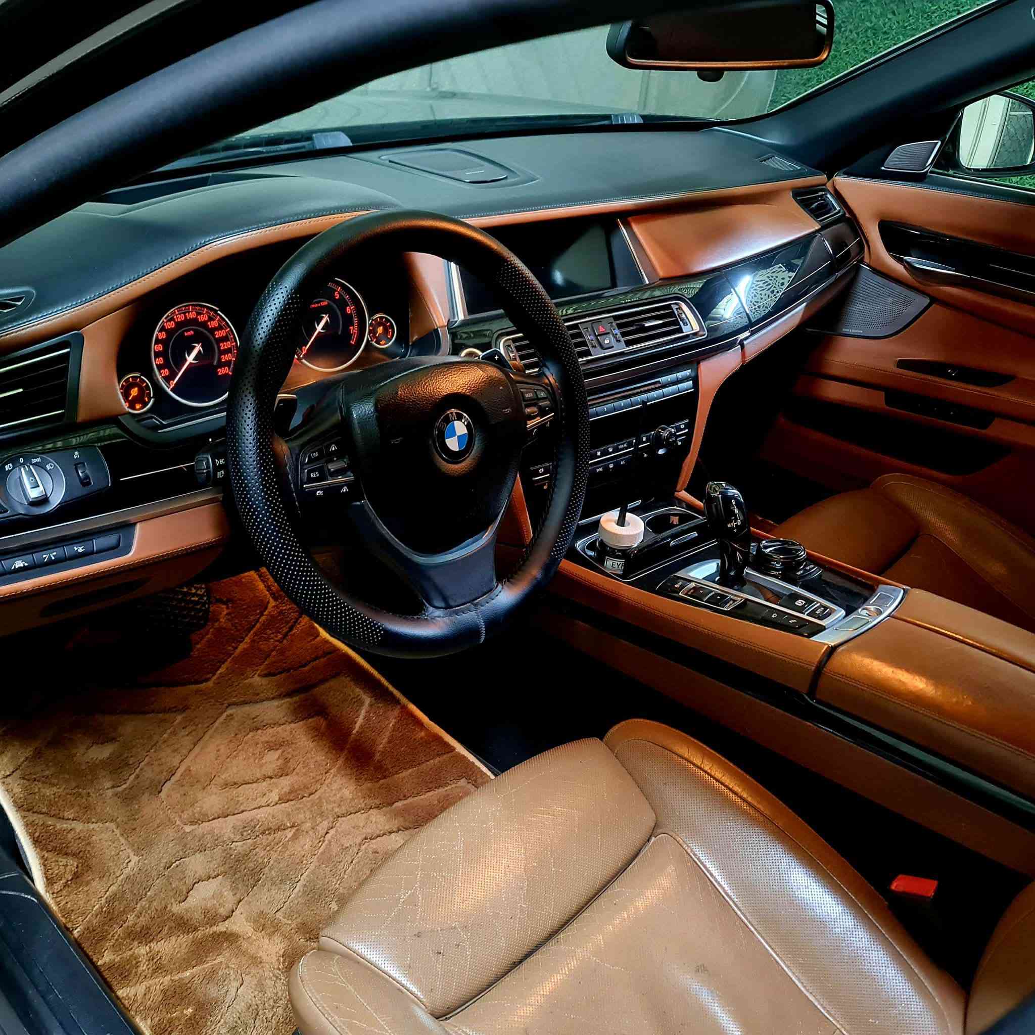 شباب صلوا على محمد وال محمد بيع او مراوس نزل شنو عندك.
حجم 750 

فول واحد ع واحد اعله موصفات 

موديل 2014 

مكاني بغداد 

*********** بي واتس
