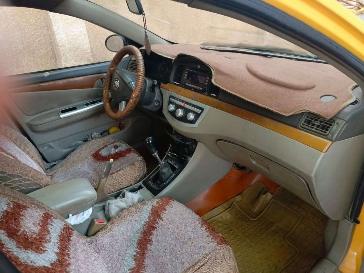 السلام عليكم سياره ليفان 620 موديل 11 سياره جاهزه كبل للشارع مكينه وكير خير من الله مابيه اي نقص سنويه لل 2027 تحويل ثاني يوم سعرها 40 وبيه مجال مكاني بغداد الاستفسار اتصل عل الرقم *********** ما متواجد عل الفيس
