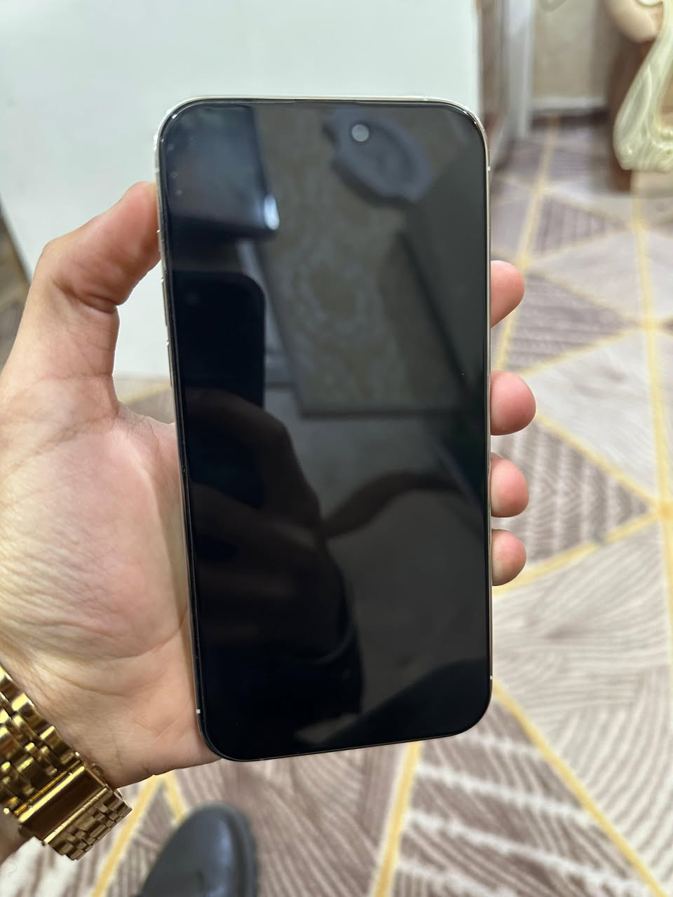 السلام عليكم ايفون 14 برو ماكس للبيع نسخة ايسم شريحة الكترونيه ذاكرة 128 بطاريه 90 لون ابيض مميز جدا نظافه 100 ‎%‎ مكفول من كلشي الجهاز وتر السعر 700 وبيه مجال للتواصل خاص او على الوات ساب *********** مكاني نجف
