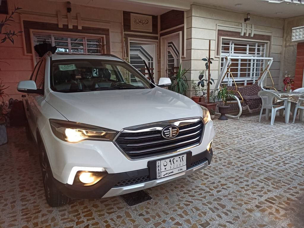 سيارة X80 Faw بيستون صيني المنشأ بامتياز Suv
شركة المجرة.
مواصفات 1/1
باقي عليها سنة اقساط للمصرف استقطاع الكتروني (ماستر كارد)  رقم بغداد الماني صاحبها الشرعي  بالموصل وكالة عامة من صاحبها الشرعي موظف . 
موديل 2021
سعة المحرك 2000 دوش 
كير أوتو 6نمرات
ماشية 90 الف
مكيف ديجيتال لمس.
نظام مراقبة حرارة الخارج
مرايات  شفط كهربائية تحتوي اضواء إشارة.
مقاعد كهربائية جلد.
مقاعد تدفئة.
تحكمات مقود جهتين
مثبت سرعة.
شاشة لمس 11 بوصة.
بصمة تشغيل داخلية 
بصمات خارجية للابواب.
فتحة سقف بانوراما.
نظام فرامل دسكات امامي خلفي.
نظام توزيع قوة الكبحABS.
حزمة الثباتEBD.
تقنية ESP +TCS الإلكتروني
وسائد هوائية عدد 2.
كاميرا خلفية دوارة.
حساسات امامية خلفية.
مانع سرقة.
نظام  TPMS لقراءة هواء الإطارات.
سايد بريك بصمة.
ويل كروم.
لدات زينون وكشاف ضباب .
8 مكبرات صوتية عالية الدقة .
كومبيوتر رحلات.
سيارة كلش راقية وبكفالة عامة مع كافة الضمانات ... السعر النهائي 100 للاستفسار *********** موصل, نينوى
