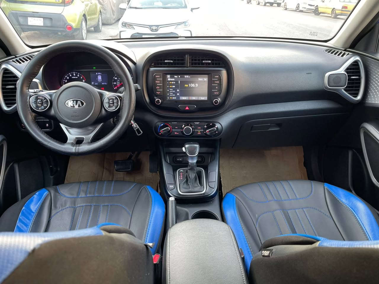 السلام عليكم
صول 2020 رقم اربيل
كلين بدون حادث حتىً دعاميات بلاديه بدون صبغ (بارد شبر بالجاملغ)
مواصفات  اكس لاين
تو كلار
توقف ذاتي
رادار امامي
رادار جانبي 
مثبت سرعه
شاشة كبيره
كامره دوارة
كار بلي
تحكم ستيرن
ماشيه 48 mi
سيارة جديده وماتتقارن بالسياره بيه حادث
  
السعر 147 
***********
