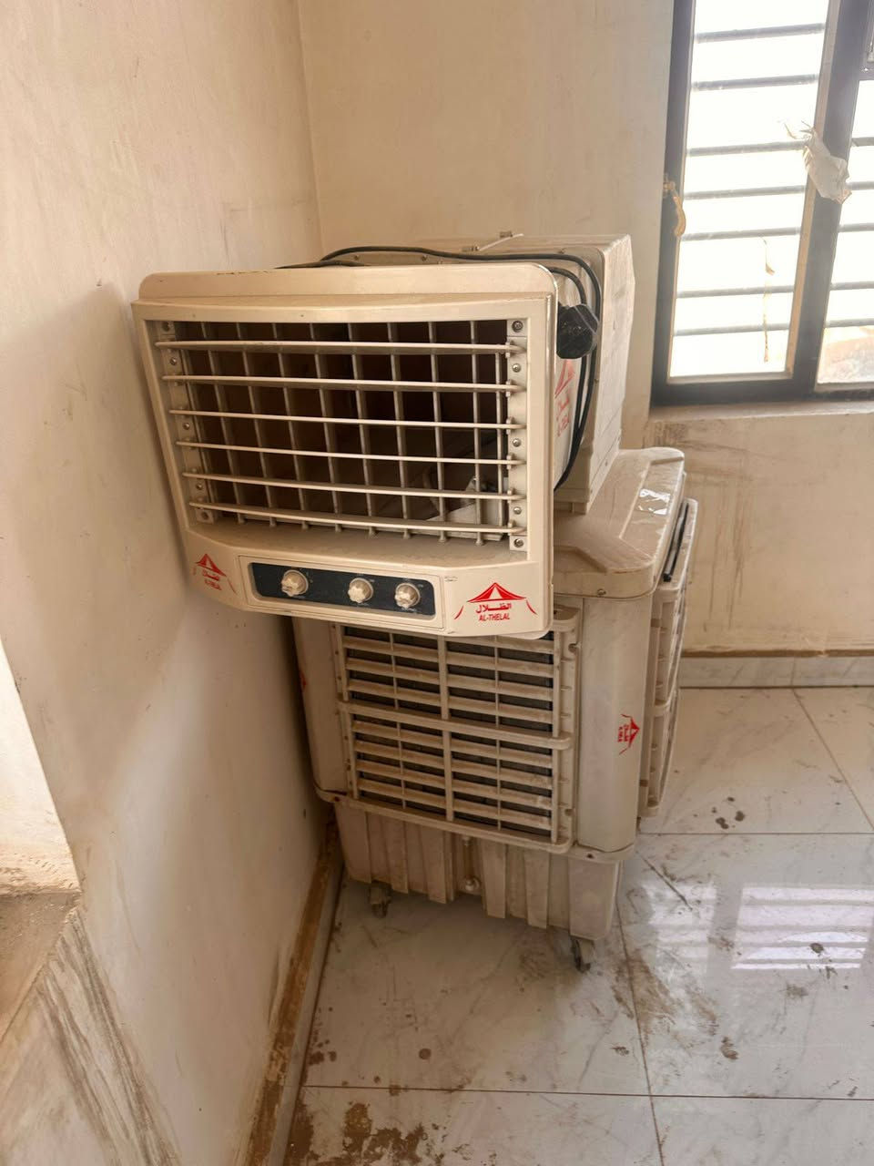 اغراض مستخدمة نظيفة واستخدام قليل
مكاني الشعب قرب جامع الشروفي 
الشراي يتصل ء***********
