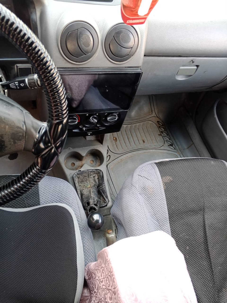 سياره سايبه الفين و12 السياره مصفره هئيه وغرامات مصفره ربع مامطلوبه سياره جاهزه تخم تاير تبريد عوزه غاز  الشراي يخابر على هاذه الرقم ‏‪***********‬‏
