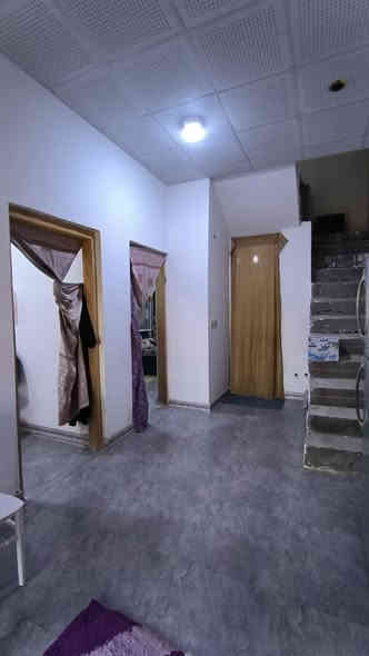 السلام عليكم بيت للبيع في ابو الخصيب كوت اثويني مساحه 125 يحتوي على غرفه ومطبخ واستقبال وعلى التبليط مباشر والبيت ركن يبعد عن شارع كوت اثويني 100م جنس العقار وقف شيعي سعر البيت 55 وبيه مجال للاستفسار ***********
