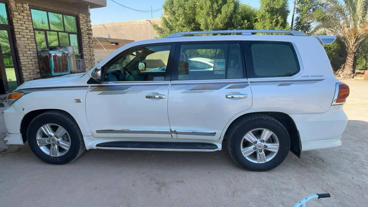 السلام عليكم
لاندكروزر GXR 2009 محدث 2014 لايتات ودعامية فقط !

مكفولة كفاله عامه فقط.. 

جاملغ الأيمن بي بارد قليل والباب الي خلف السائق بيه شويه صبغ ويه التريشه 

سونار موجود 

___________________

حجم المحرك : V6 

فور ويل

أشاير بالمري

أشاير بالجاملغ 

بصمة أبواب

حساسات خلفي 

ثلاجة 

شاشة كبيرة 

كامرة خلفية 

كامرة أمامي 

هوك خلفي 

ماشية 370 ألف

حدادية وتخم تاير جديد

رقم بغداد مشروع وطني بأسمي تحويل بنفس اليوم

السعر : 280 بيه مجال بسيط 

العنوان 📍 : بابل 

متواجد على الرقم فقط
***********
